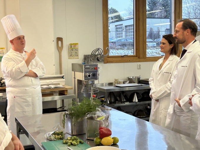 I 2023 ble overrekkelsen for første gang foretatt av Kronprins Haakon. Da gikk prisen til Storhamar videregående skole på Hamar. Foto: Sven Gj. Gjeruldsen, Det kongelige hoff
